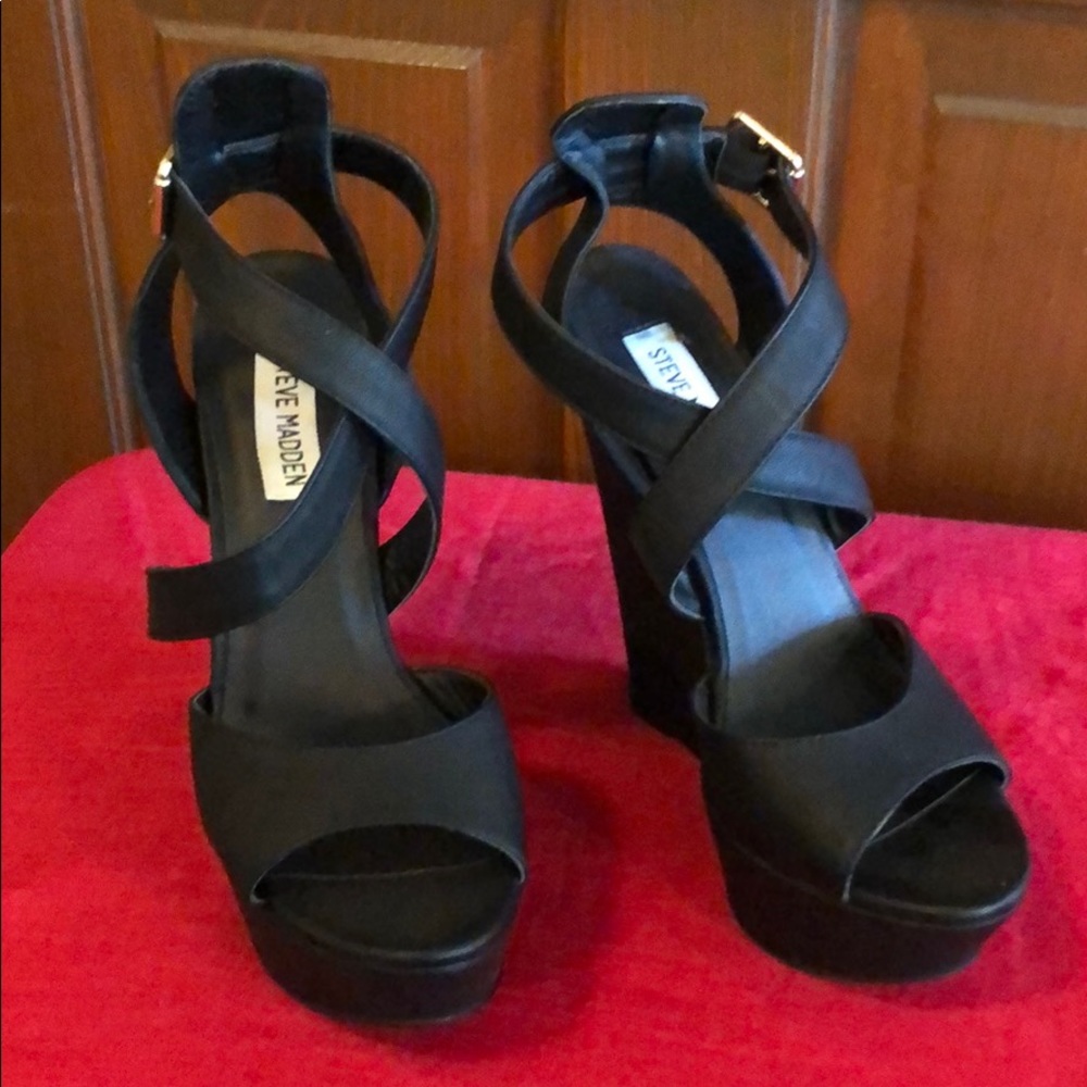 Steve Madden Black wedge multi strap